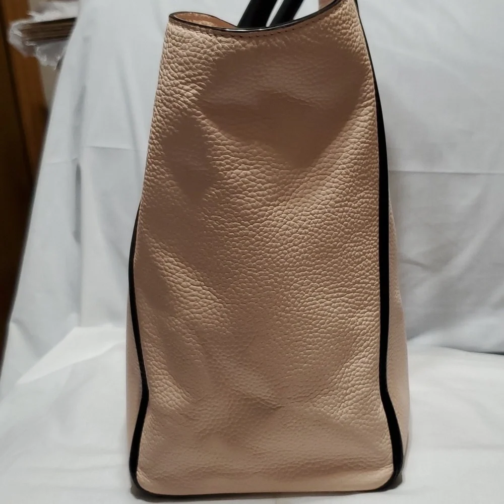 Kate spade large peachy pink and black pebbled leather tote bag